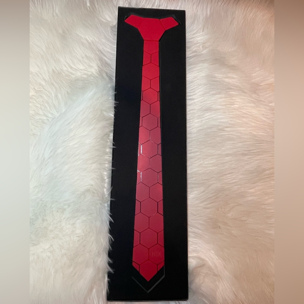Hex Red Pattern Tie